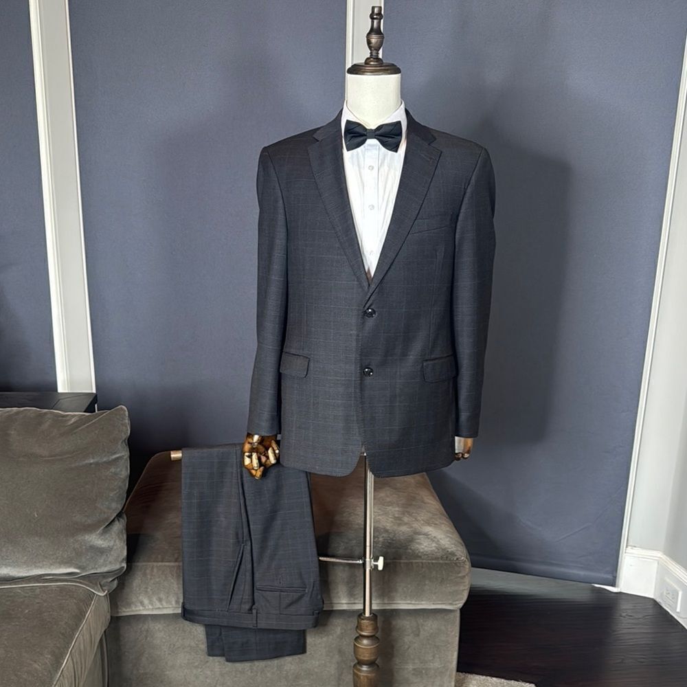 Men's Tommy Hilfiger Gray 2 Piece Suit 44R Jacket 36 Pants